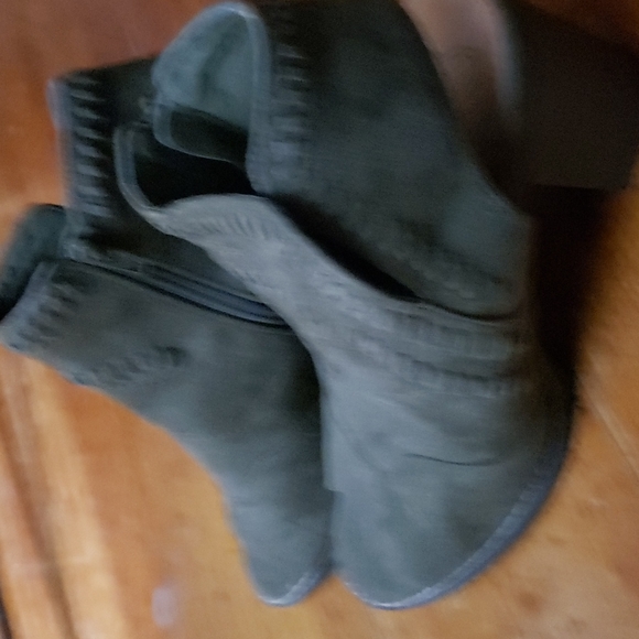 Shoes - Picture 2 of 3